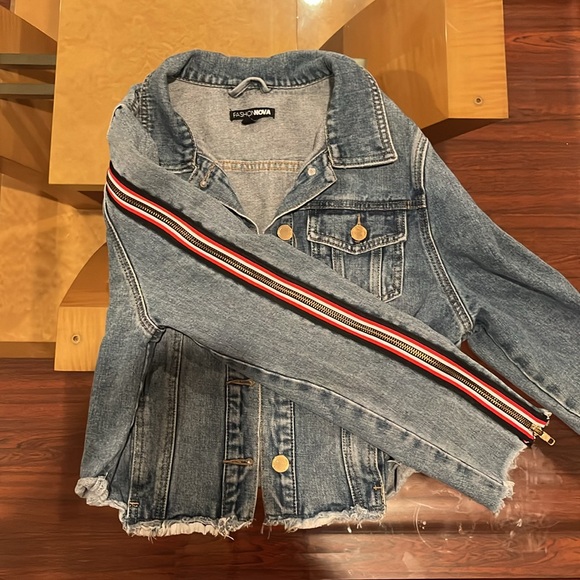 Fashion Nova Cropped Denim Jacket with Zipper Sleeves - Picture 3 of 5